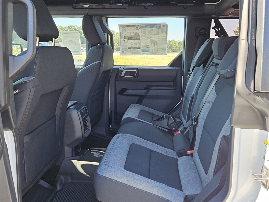 2025 Ford Bronco Base photo 6