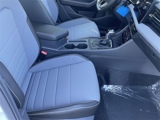 2025 Volkswagen Jetta 1.5T SE photo 14