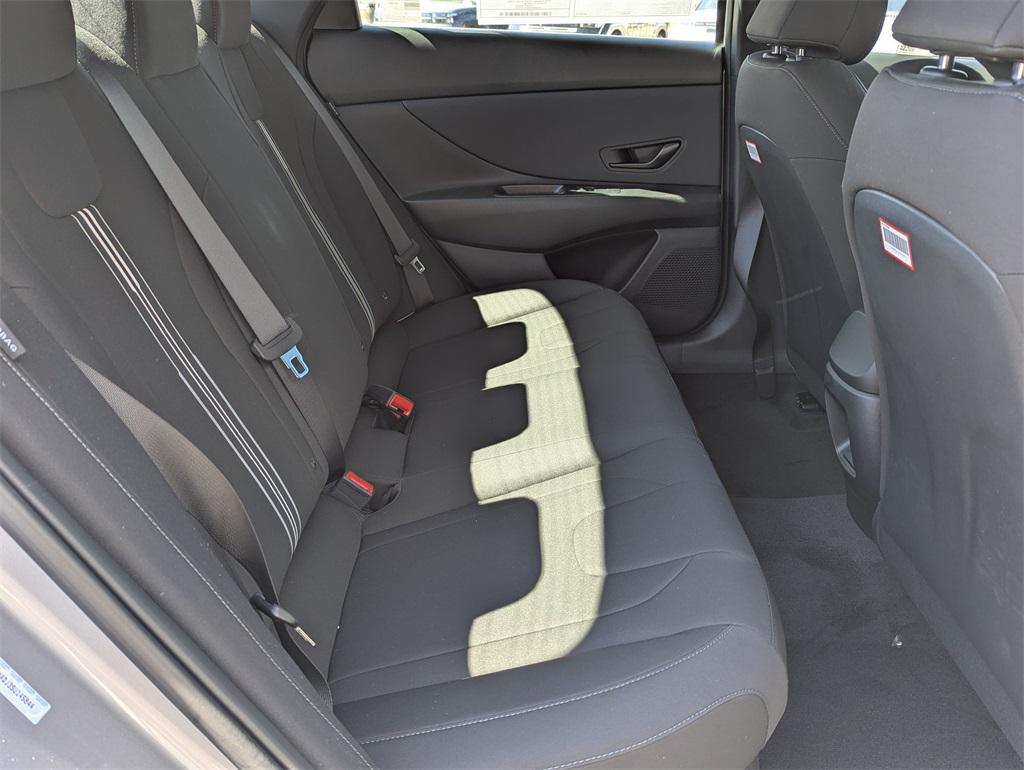 2025 Hyundai Elantra Hybrid SEL Sport photo 29