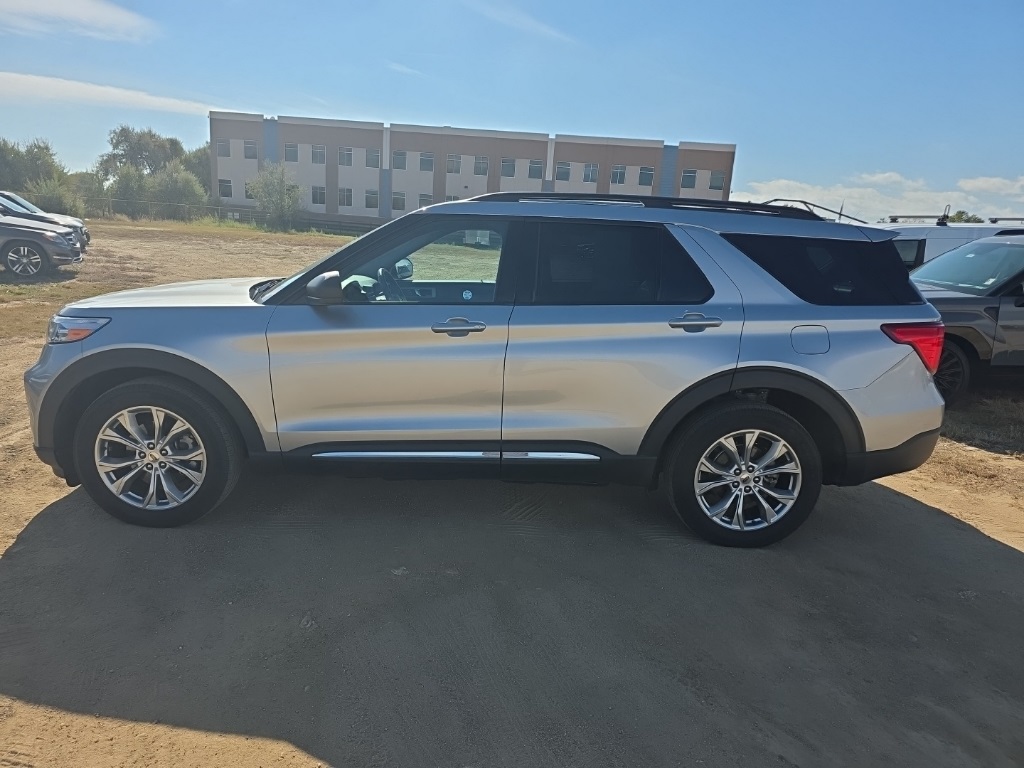 2021 Ford Explorer XLT photo 2