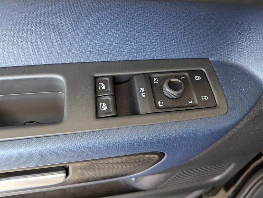 2025 Volkswagen ID. Buzz Pro S photo 16