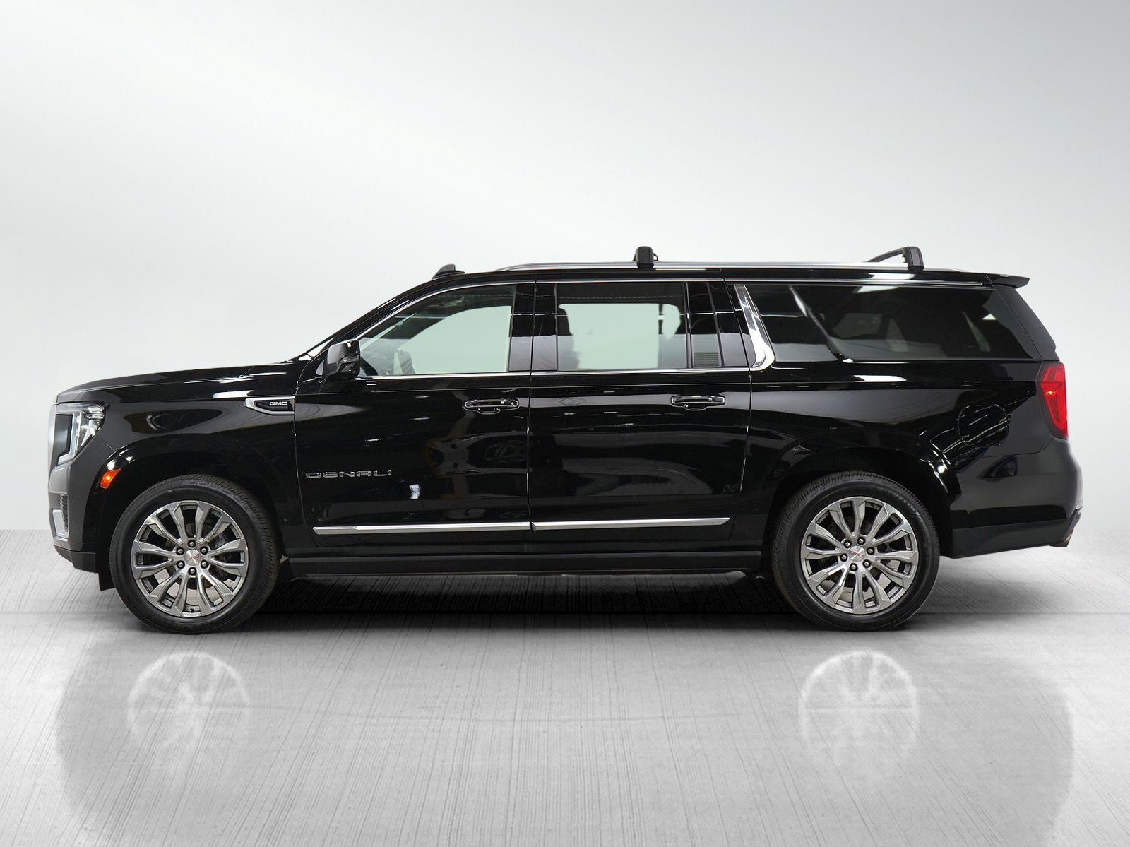 Used 2021 GMC Yukon XL Denali with VIN 1GKS2JKL0MR316889 for sale in Bloomington, Minnesota