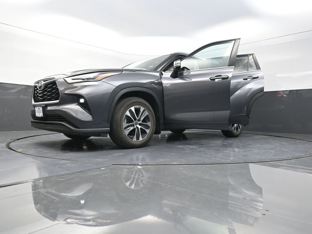 2022 Toyota Highlander XLE photo 27