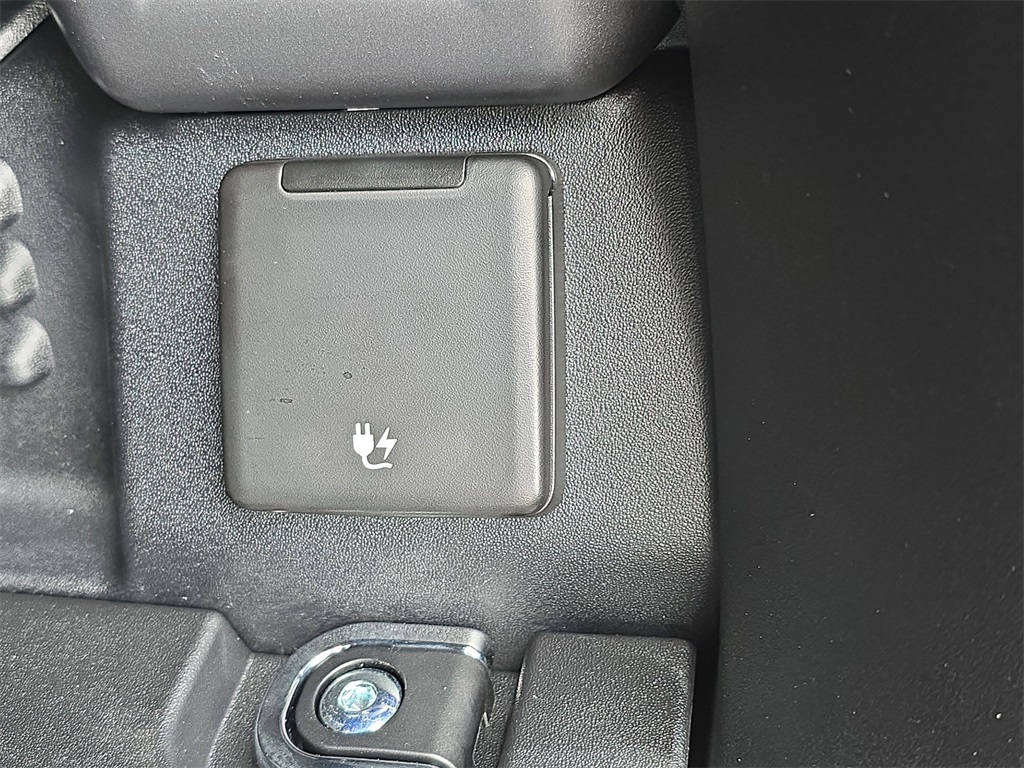 2025 Land Rover Defender 110 V8 photo 12