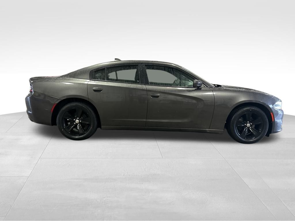 2017 Dodge Charger SXT photo 6