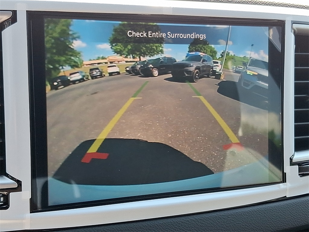 2025 Chrysler Voyager LX photo 13