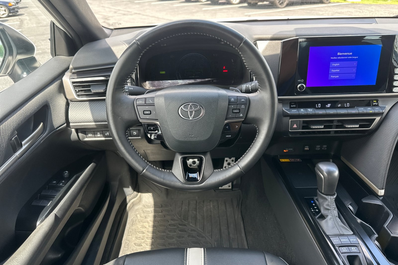 2025 Toyota Camry SE photo 15