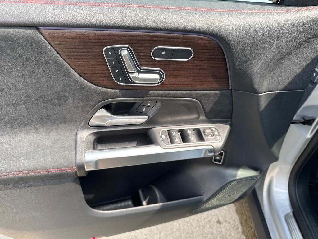 2025 Mercedes Benz GLB 250 4MATIC photo 15