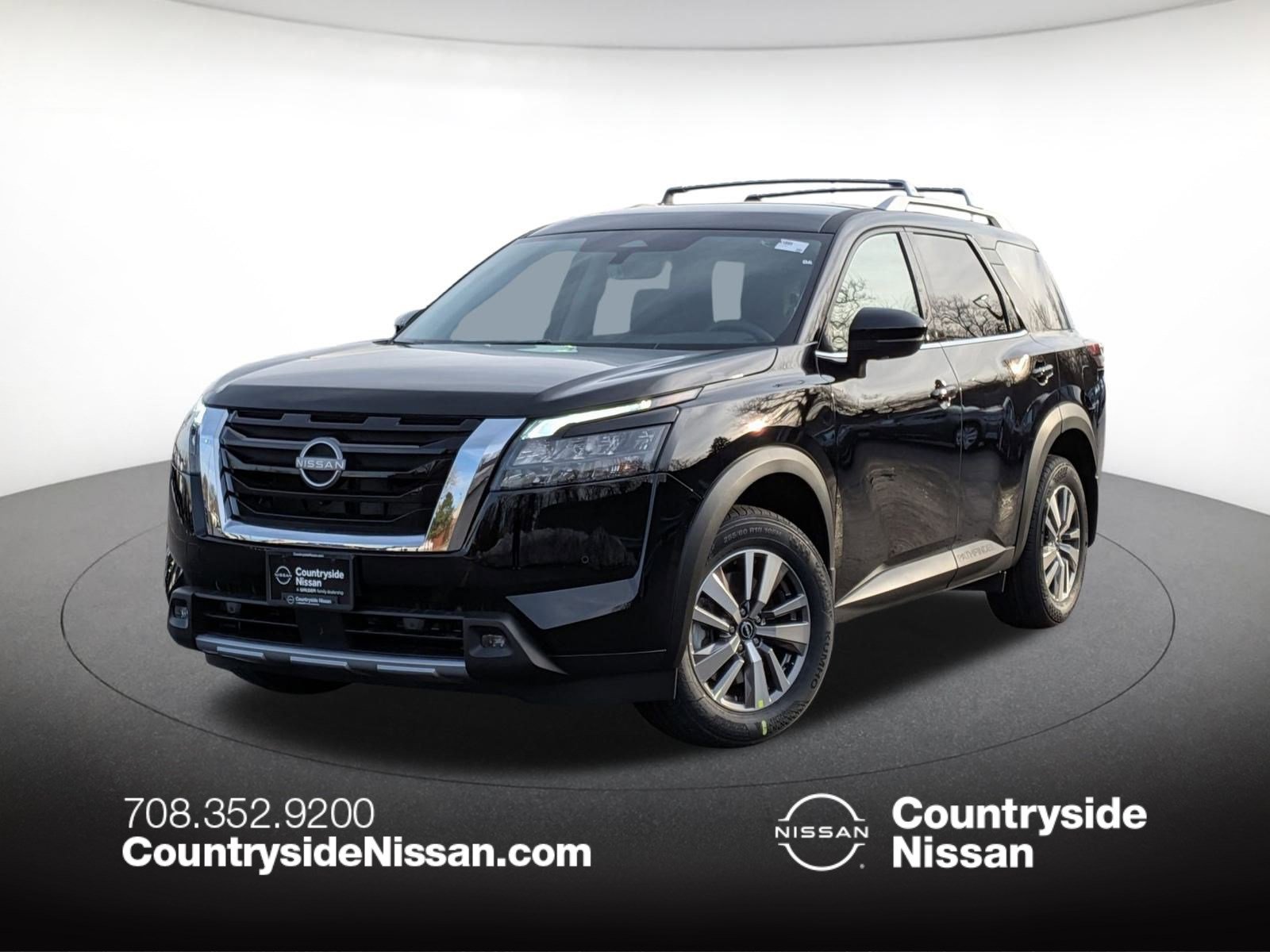 2025 Nissan Pathfinder SL's photo