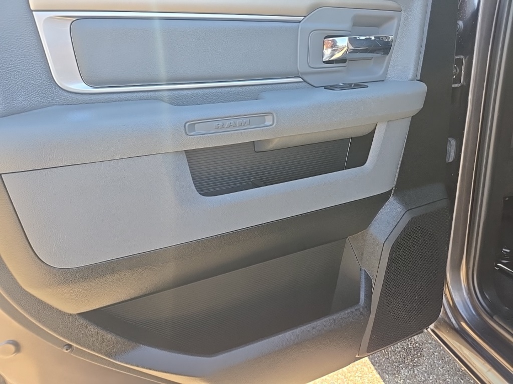 2019 Ram 1500 Classic Warlock photo 26