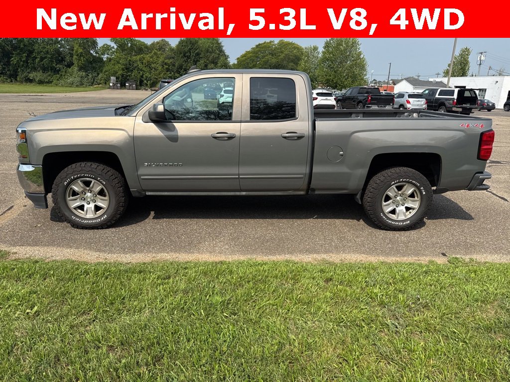 2017 Chevrolet Silverado 1500 LT photo 4