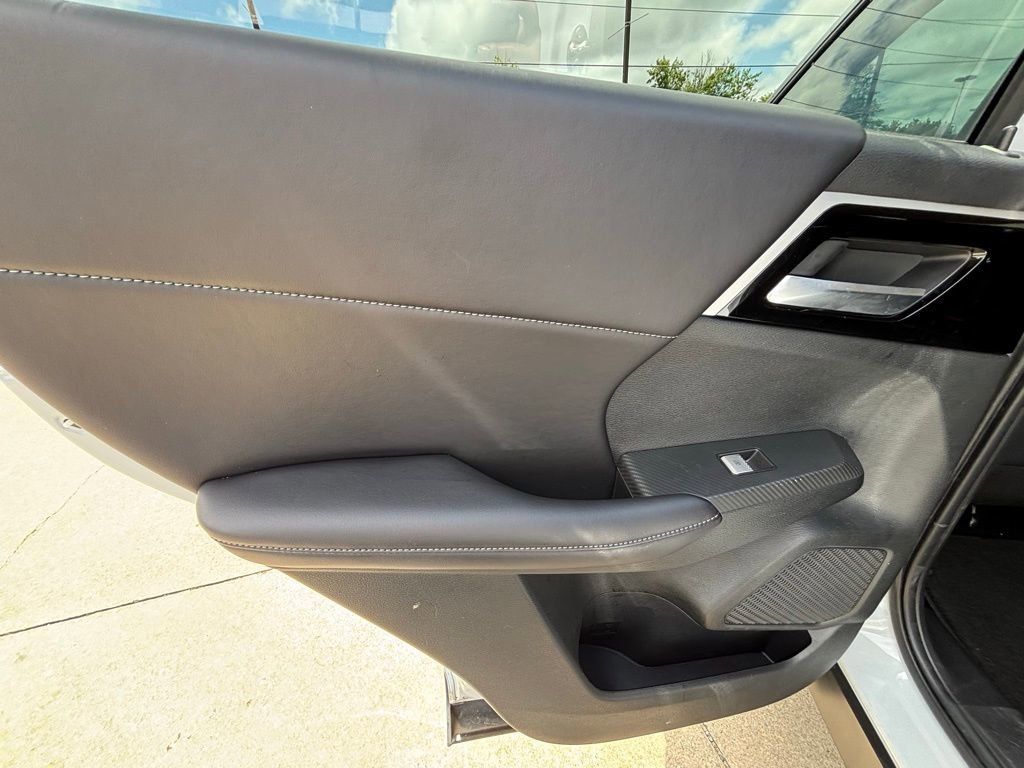 2024 Mitsubishi Outlander SE photo 12