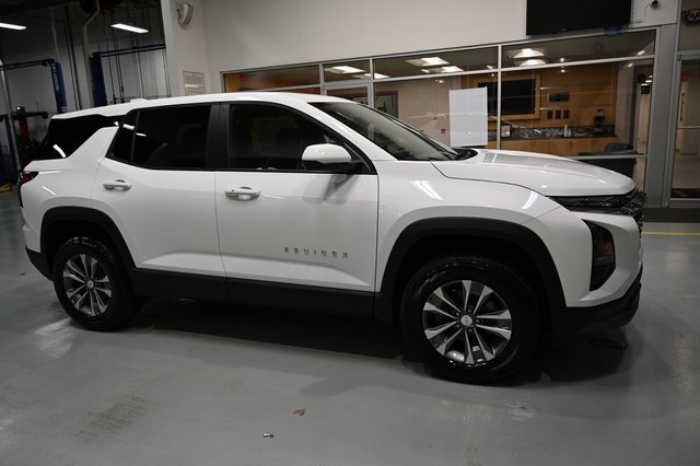 2026 Chevrolet Equinox LT photo 3