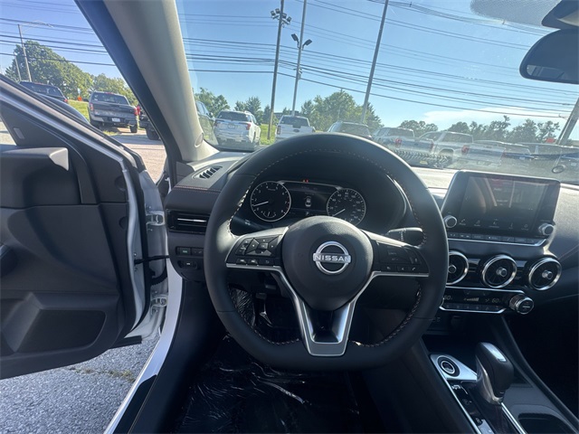 2025 Nissan Sentra SR photo 14