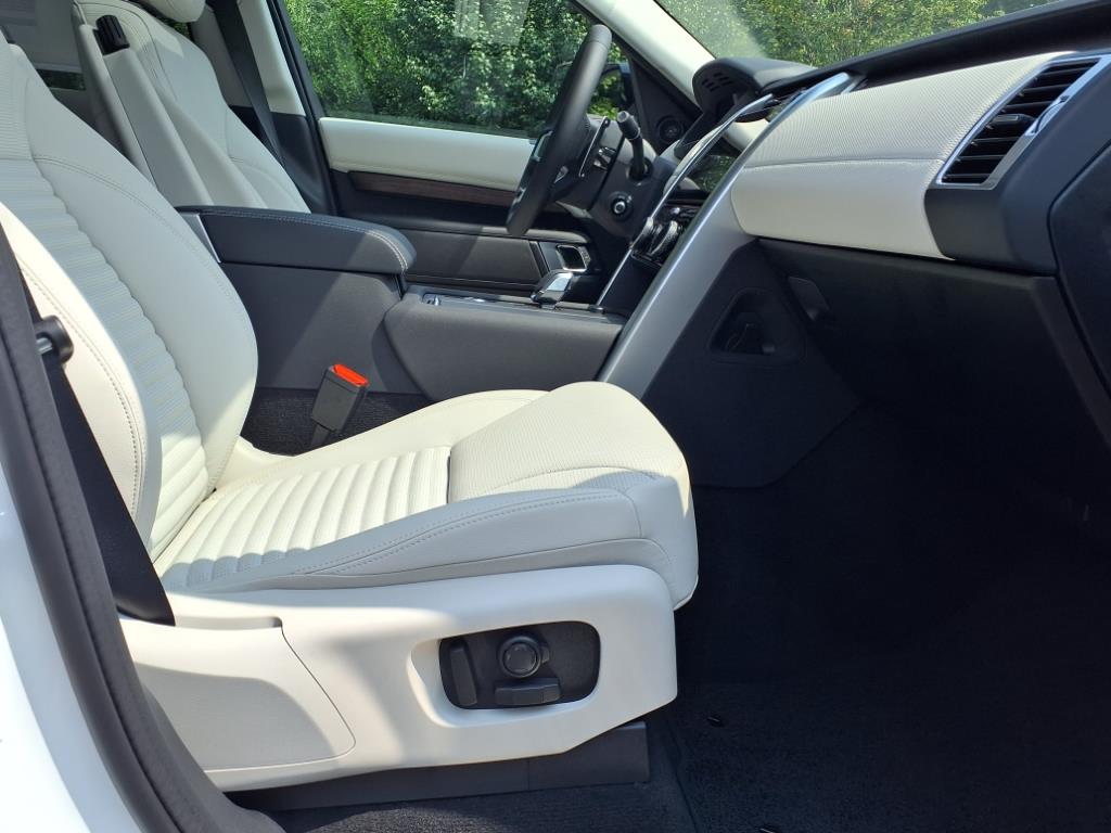 2025 Land Rover Discovery SE photo 2