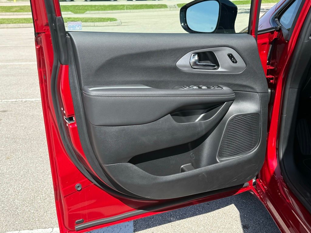 2025 Chrysler Pacifica Limited photo 28