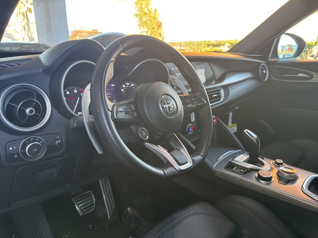 2022 Alfa Romeo Stelvio Ti Sport photo 11