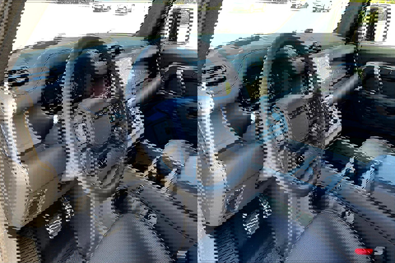 2025 Land Rover Defender 110 photo 3