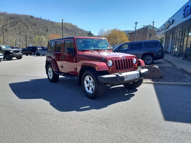 2013 Jeep Wrangler Unlimited Sahara photo 2