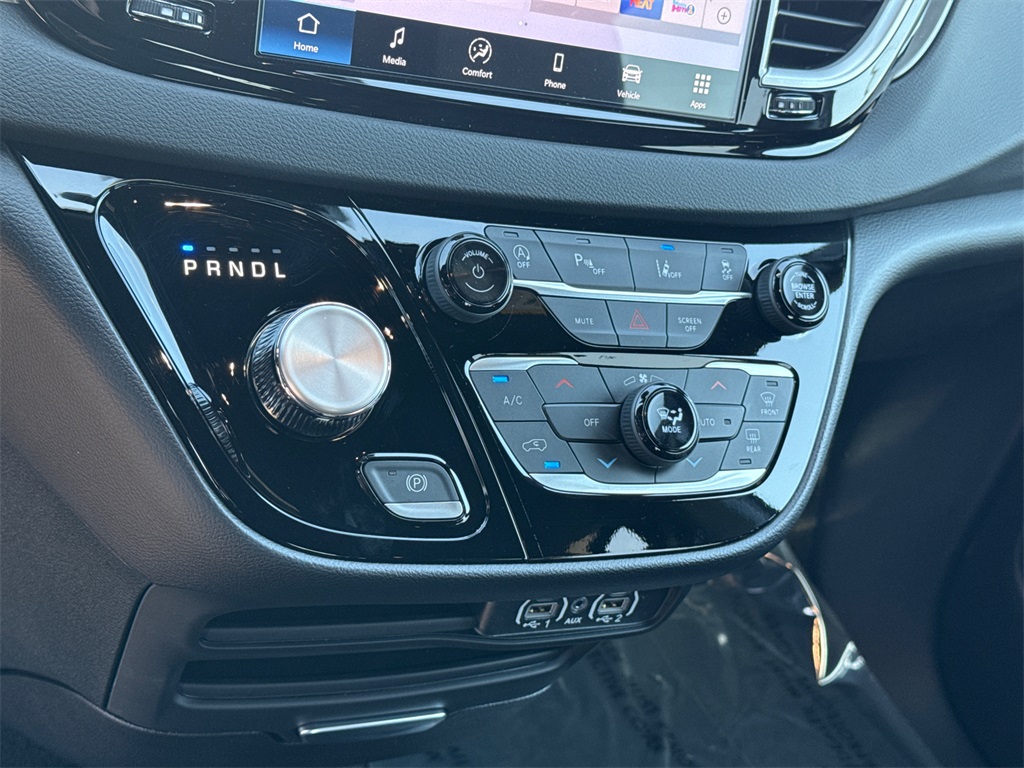 2025 Chrysler Voyager LX photo 27
