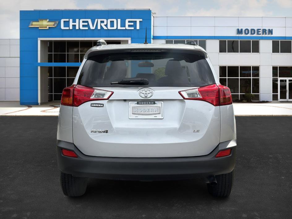 2015 Toyota RAV4 LE photo 3