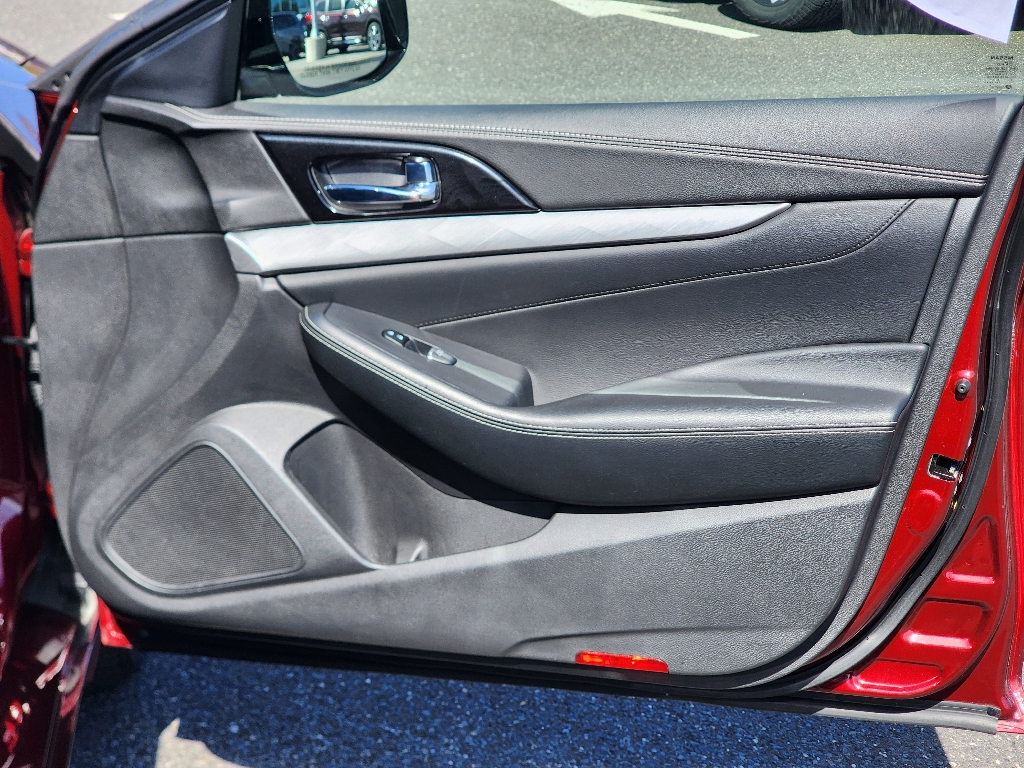 2017 Nissan Maxima SV photo 19