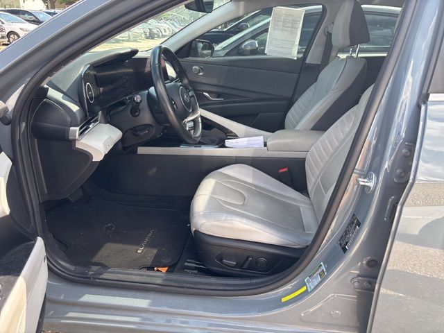 2022 Hyundai Elantra Limited photo 6