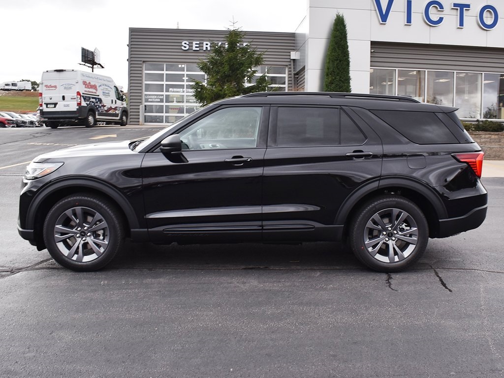 2026 Ford Explorer photo 2