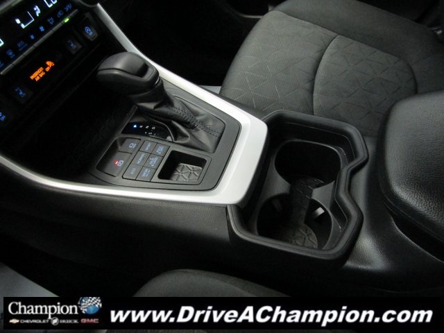 2021 Toyota RAV4 XLE photo 32