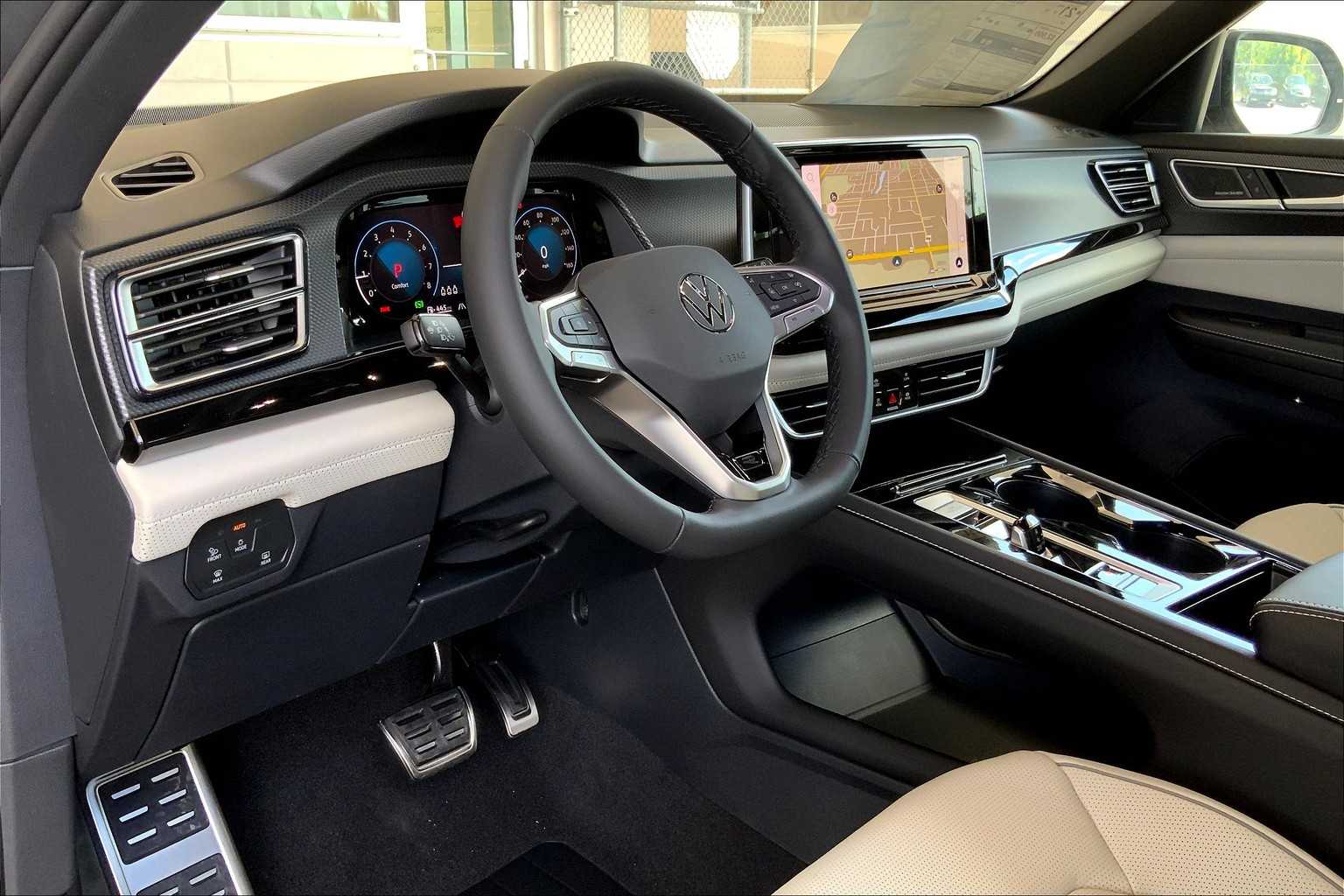 2025 Volkswagen Atlas Cross Sport SEL Premium R-Line photo 5