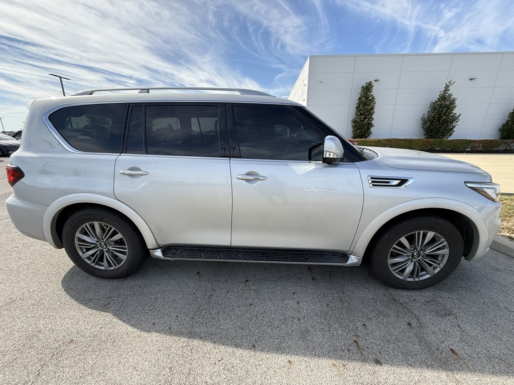2021 Infiniti QX80 Luxe photo 9