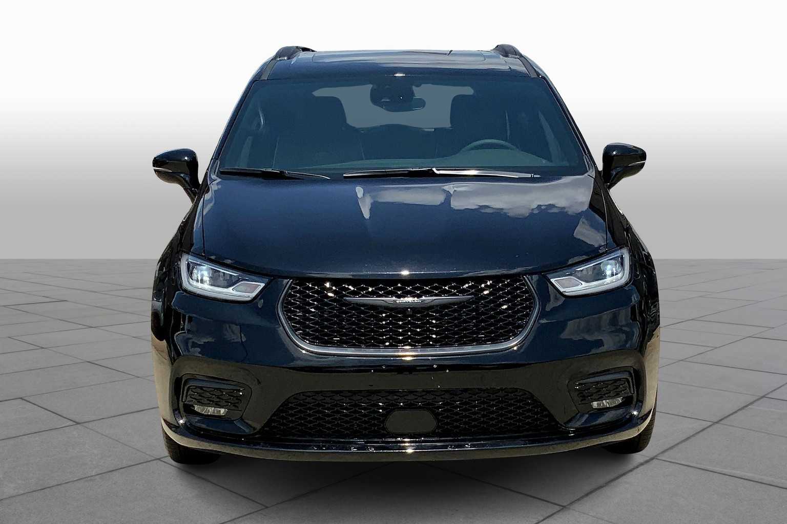2025 Chrysler Pacifica Limited photo 3