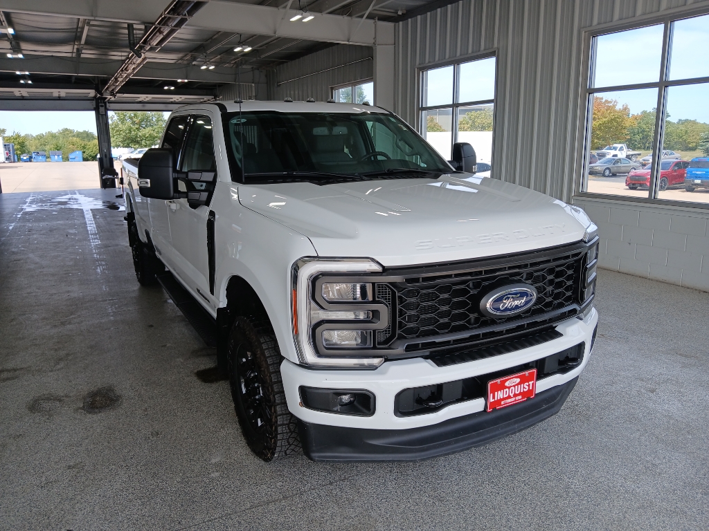 2023 Ford F-350 XLT photo 2