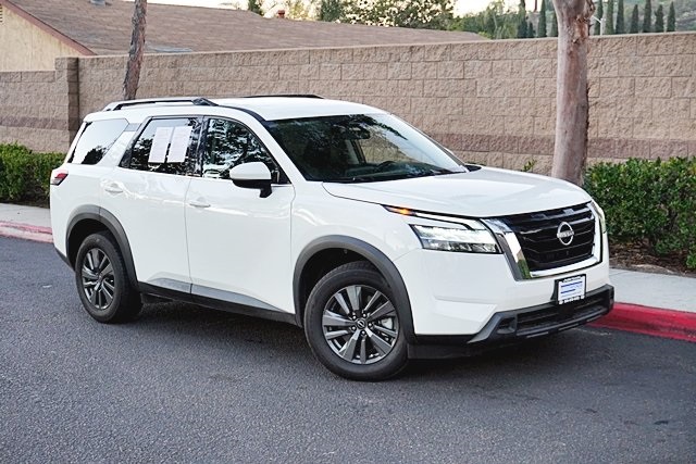 Used 2023 White Nissan SV image 2