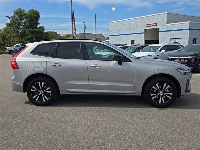 2024 Volvo XC60 Core photo 3