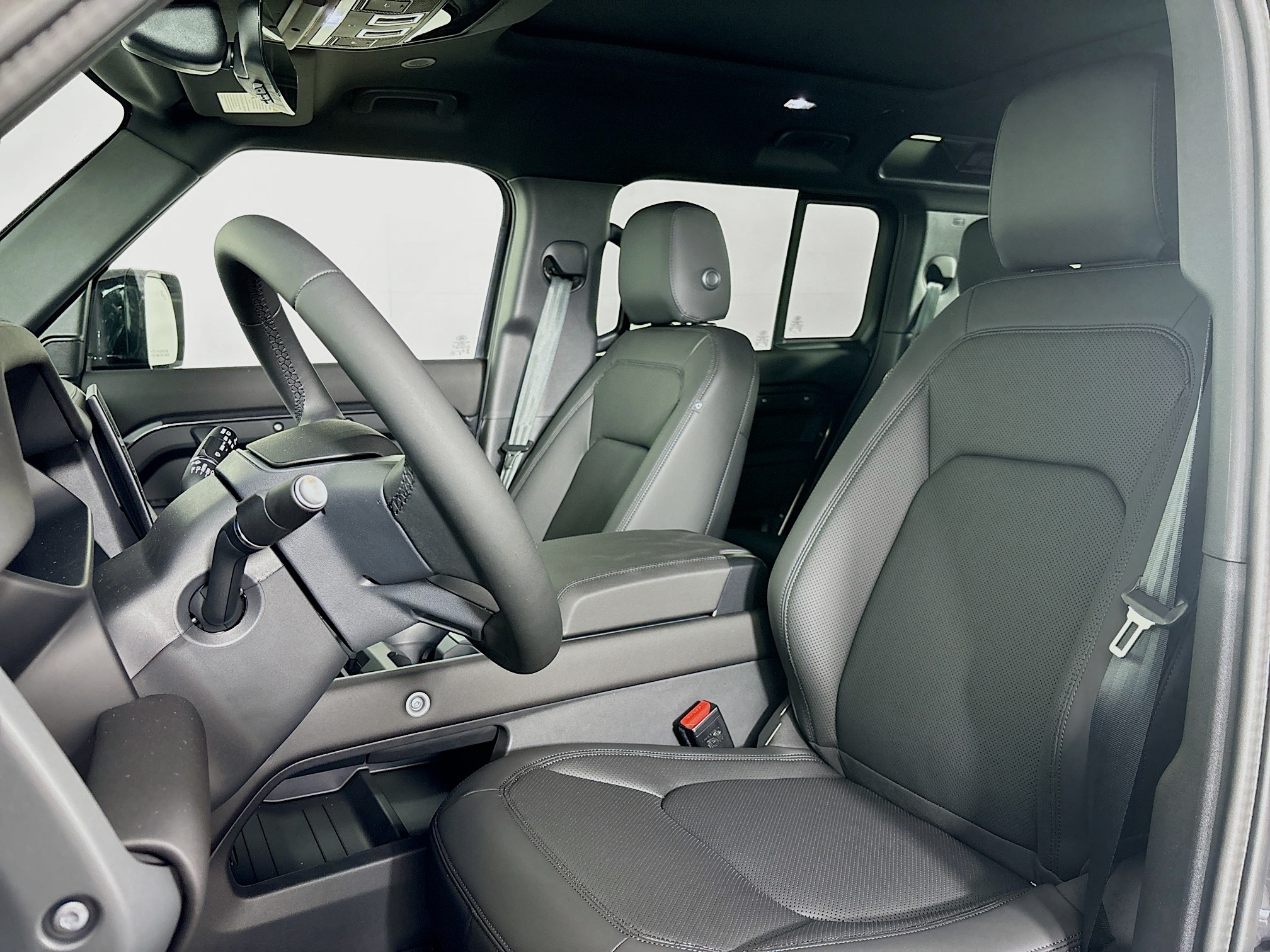 2025 Land Rover Defender 110 S photo 16