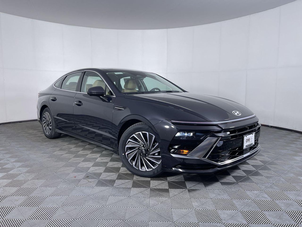 2025 Hyundai Sonata Limited photo 2