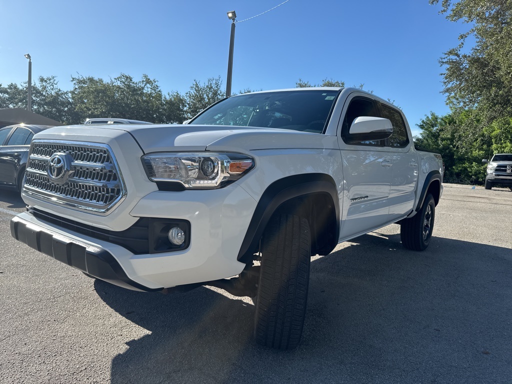 2017 Toyota Tacoma TRD Off-Road photo 3