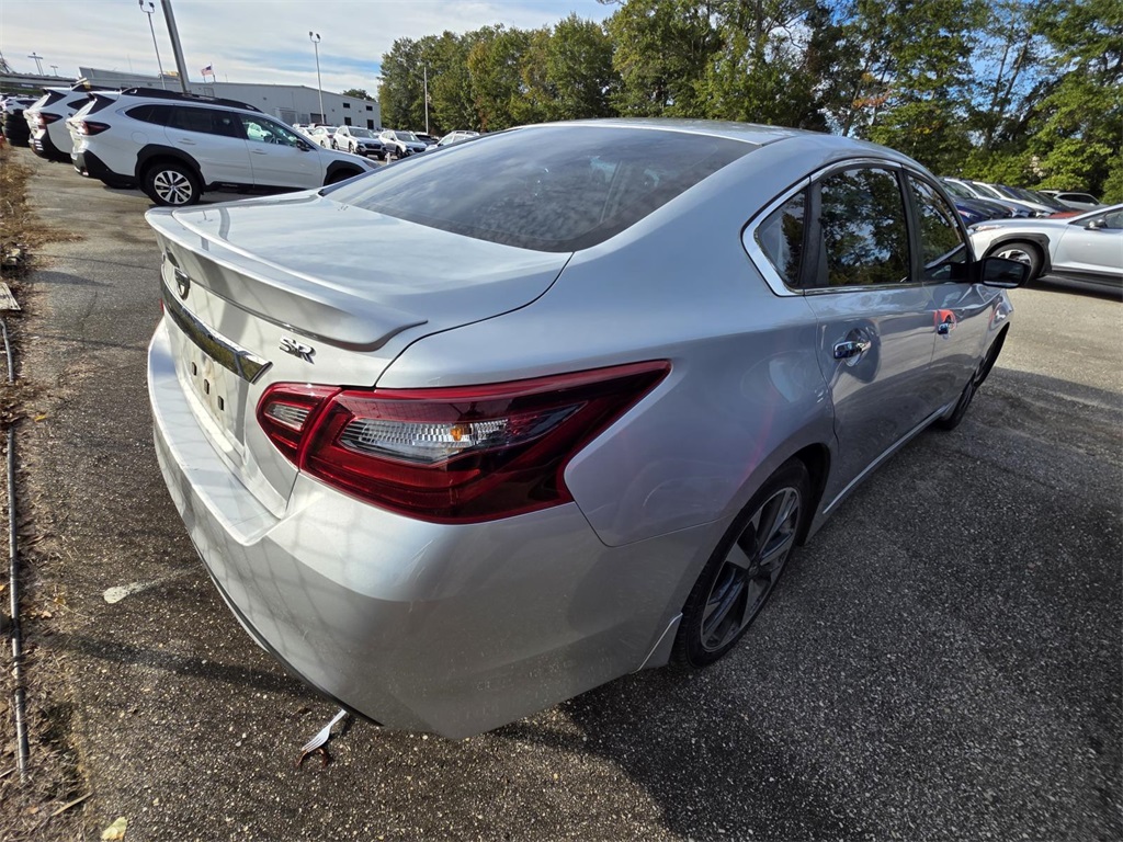 2017 Nissan Altima 2.5 SR photo 2