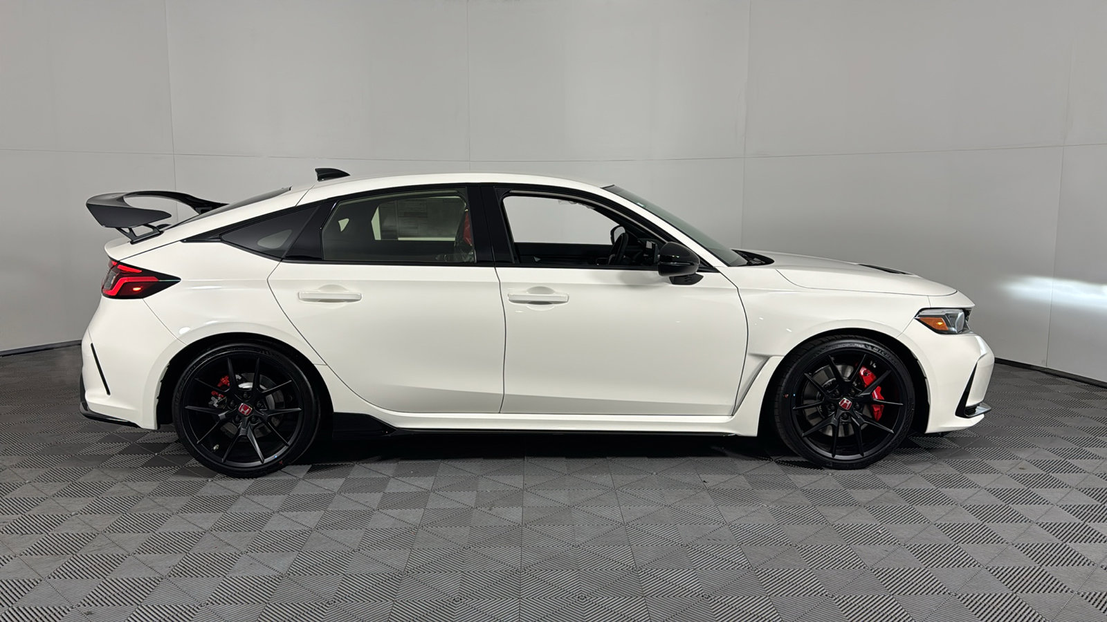 2025 Honda Civic Type R photo 2