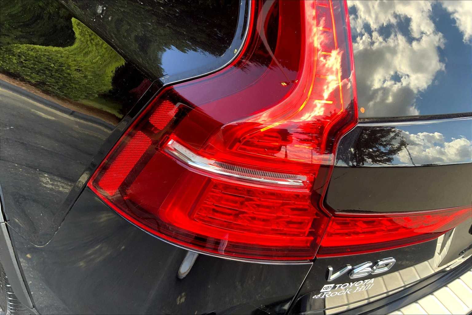 2020 Volvo V60 Cross Country photo 20