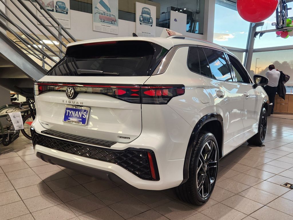 2026 Volkswagen Tiguan SEL R-Line photo 3