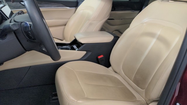 Used 2023 RED Jeep Limited image 15