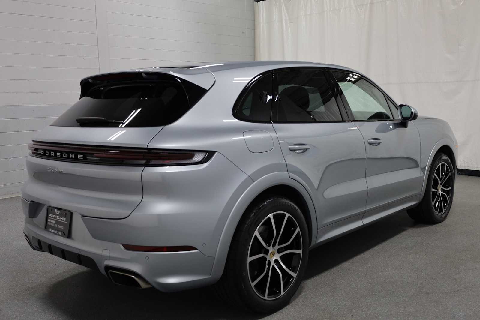 2024 Porsche Cayenne photo 8