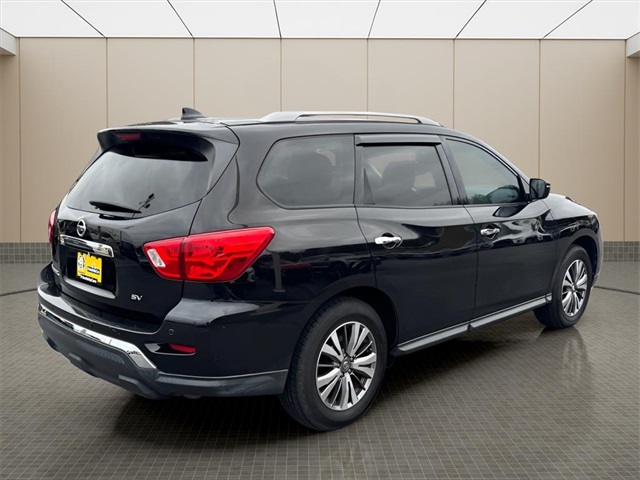 2019 Nissan Pathfinder SV photo 3
