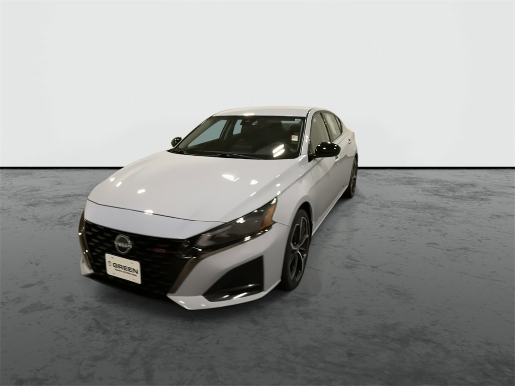 2023 Nissan Altima 2.5 SR photo 3