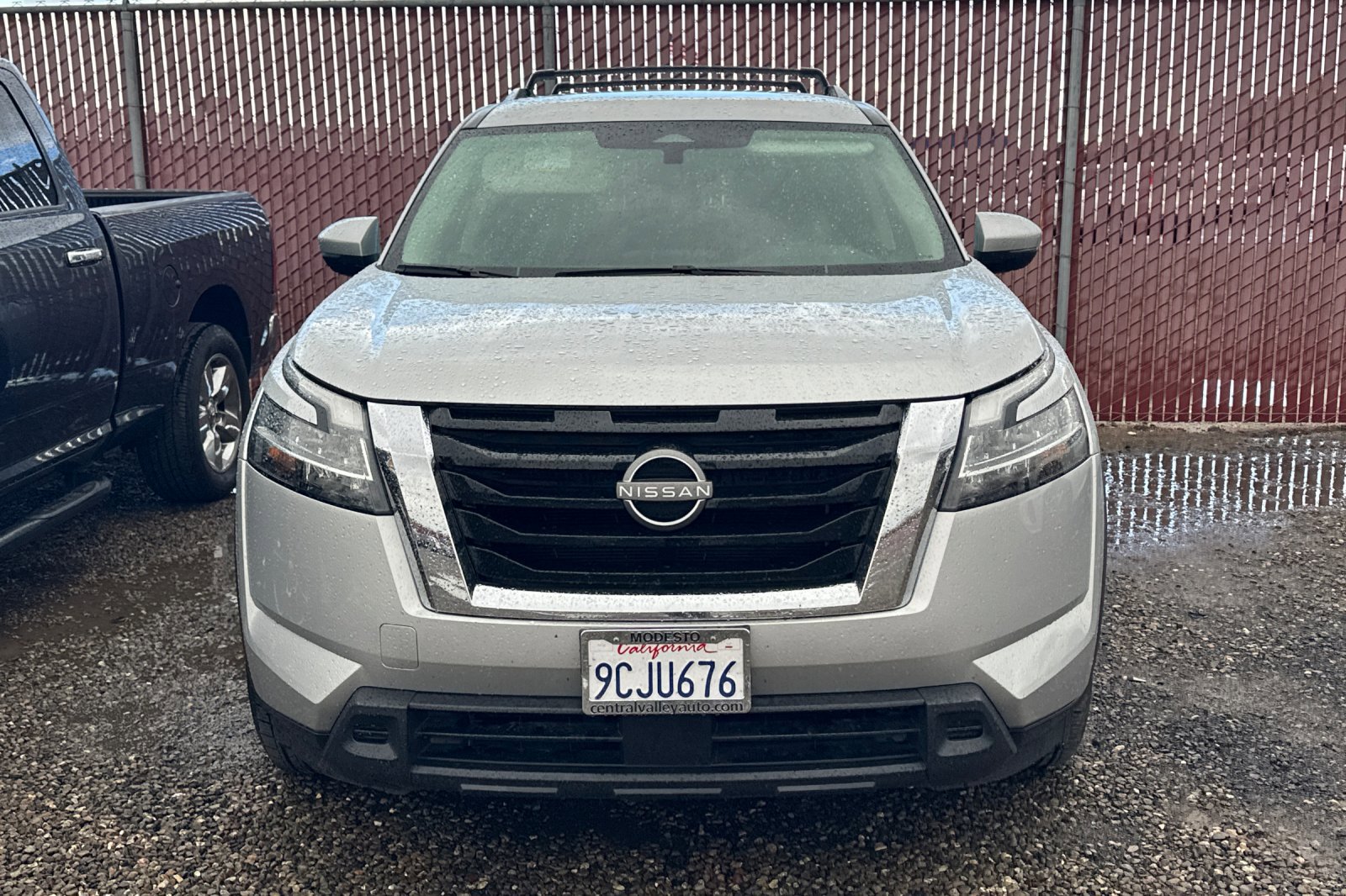 2022 Nissan Pathfinder SV photo 2