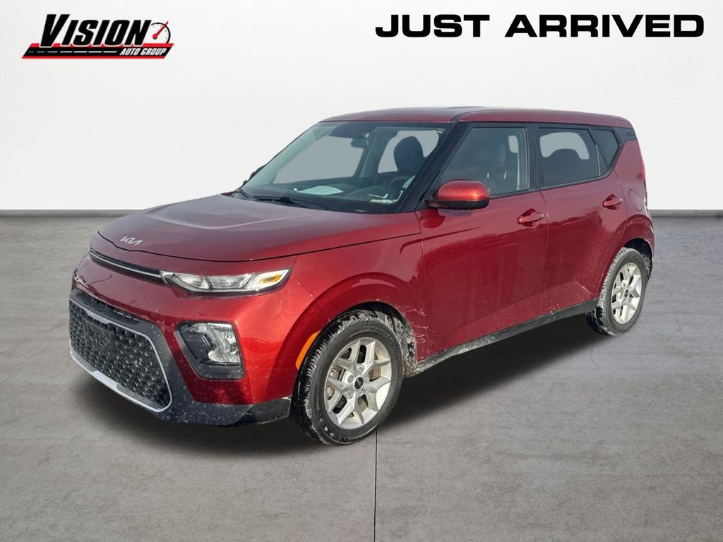 2022 Kia Soul LX's photo