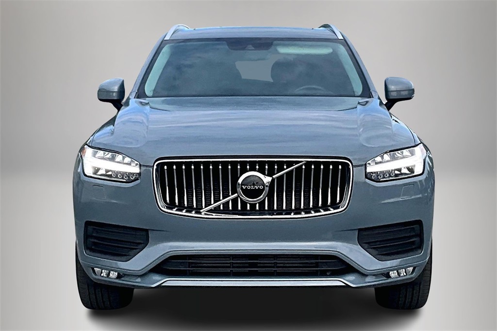 2021 Volvo XC90 T6 Momentum photo 3