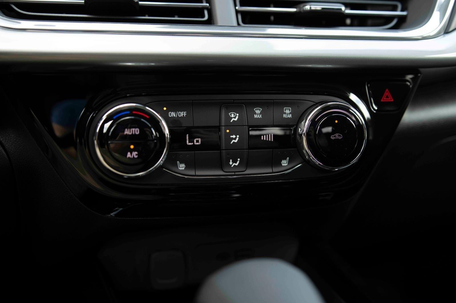 2025 Chevrolet Trax LT photo 17